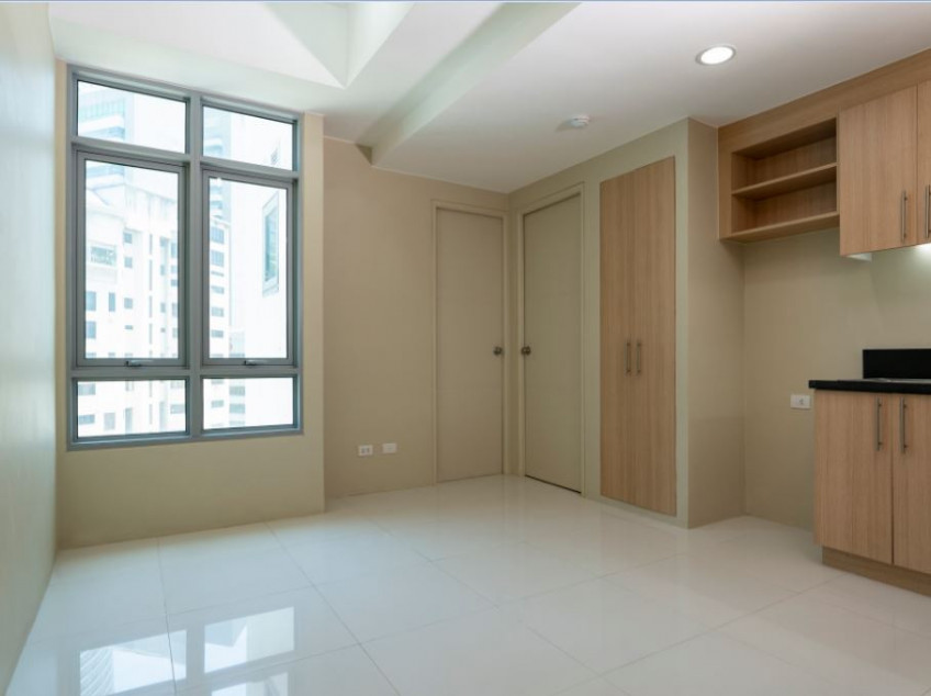 Fully Finished 1BR Condo for sale in Salcedo Square Makati City